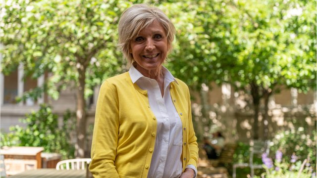 VOICI : Evelyne Dhéliat : la présentatrice météo dévoile sa réaction à l'annonce de son cancer du sein