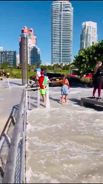 Now Intense Tidal Waves are affecting South Beach, Florida