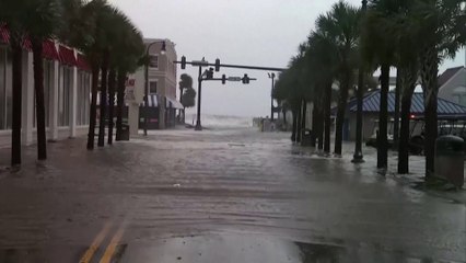 مشاهد مروعة من آثار الإعصار إيان الذي ضرب عدة ولايات أميركية