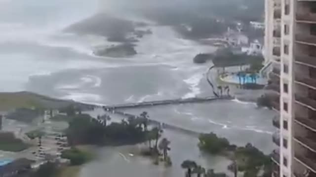 'Ian' toca tierra en Carolina del Sur tras dejar casi medio centenar de muertes en Florida