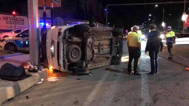 Son dakika haber... Elazığ'da otomobil ile hafif ticari araç çarpıştı: 3 yaralı