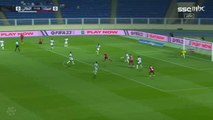 الحارس زغبة يسجل هدفاً في فوز ضمك 2-0 على الطائي بدوري روشن السعودي..