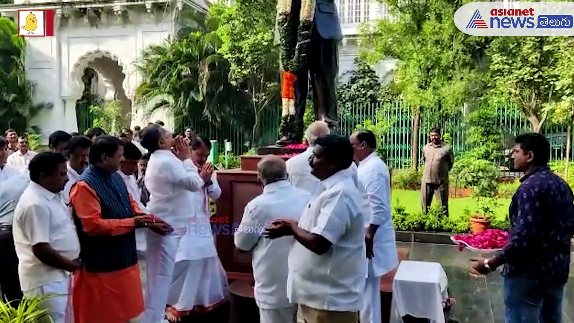 అసెంబ్లీ ప్రాంగణంలో గాంధీ జయంతి వేడుక... మహాత్ముడికి స్పీకర్, మండలి చైర్మన్ నివాళి 