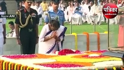 लाल बहादुर शास्त्री की जयंती पर राष्ट्रपति द्रौपदी मुर्मू ने विजयघाट पर दी श्रद्धांजलि; देखें वीडियो