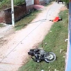 A buffalo attacked on bike rider| भैंस ने मोटरसाइकिल....