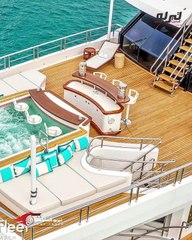 يخت أكسيوما الفاخر يسبح في موناكو ليتفاخر بين اليخوت