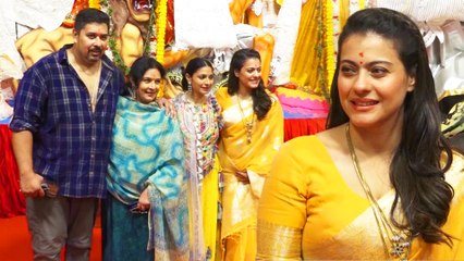 काजोल और तनीषा मुख़र्जी एक साथ दुर्गा पूजा करते हुए