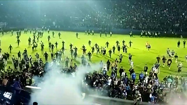 Indonesien: 125 Tote bei Massenpanik in Fußballstadion