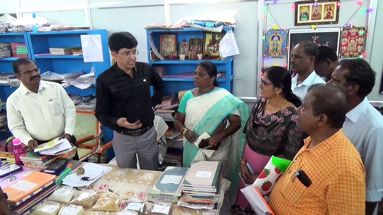 சேமிப்பு கிடங்குகளில் பணிபுரியும் ஒப்பந்த தொழிலாளர்கள் நலன் பாதுகாக்கப்படும் - ராதாகிருஷ்ணன் பேட்டி 
