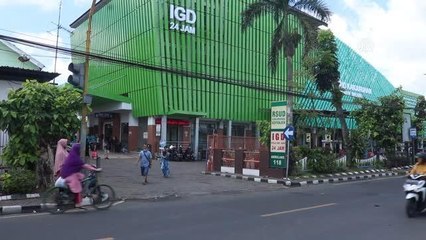 Endonezya'da futbol maçında çıkan izdihamda yaralananlar tedavi altına alındı