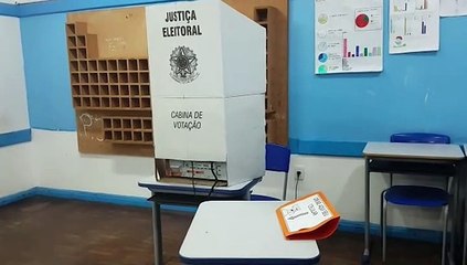 Download Video: Começam as votações em todo o país: cascavelenses formam fila em frente aos colégios eleitorais