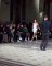 Bella Hadid : Voici les fameuses vidéos de son passage icônique à la fashion week de Paris