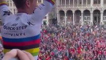 Championnats du Monde 2022 - Remco Evenepoel fêté sur la Grand Place de Bruxelles... 53 ans après Eddy Merckx !