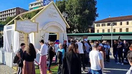 Quattro Matrimoni a Milano, Costantino della Gherardesca celebra le nozze stile Las Vegas