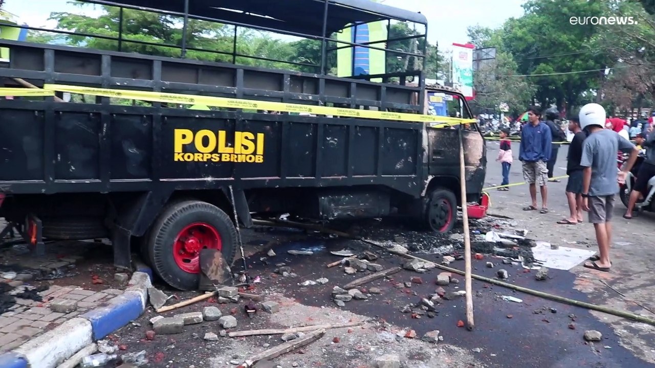 Massenpanik in indonesischem Stadion: Mehr als 120 Tote