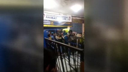 Indonesia registra la mayor tragedia mortal en un estadio de fútbol en los últimos 58 años