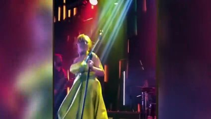 Şarkıcı Kalben'in sahnedeki hareketleri gündem oldu