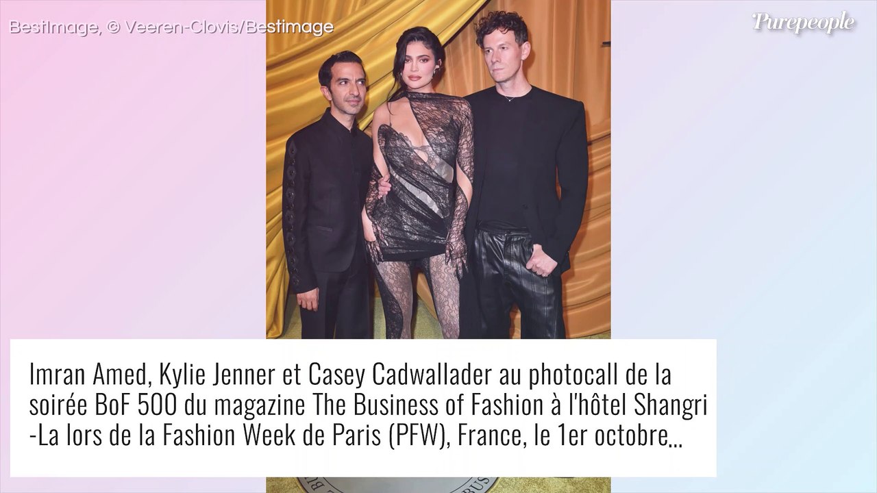 Kylie Jenner : Robe en dentelle, lingerie apparente et mitaines... elle ose un incroyable look !