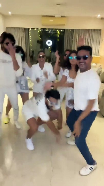 Genelia D'Souza & Riteish Deshmukh join the VIRAL Kala Chashma trend with friends #shorts