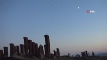 Bitlis gündem haberleri: Ahlat'ta 'Yarım Ay'ın tarihi yapılarla oluşturduğu görüntü hayran bıraktı