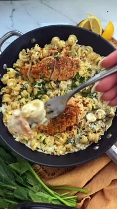 Creamy Spinach and Artichoke Chicken Pasta -  Everyday Cooking Recipes