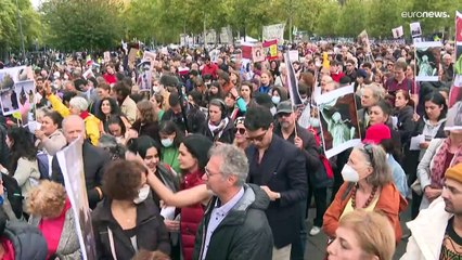 Da Parigi a New York: continuano le manifestazioni in solidarietà con le donne iraniane