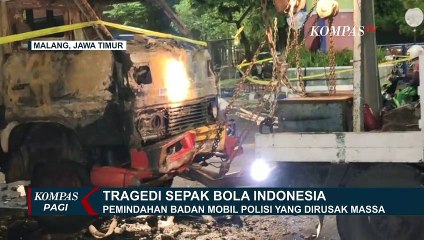 Ricuh di Dalam & Luar Stadion Kanjuruhan, Sejumlah Kendaraan Polisi Ikut Dibakar & Dirusak