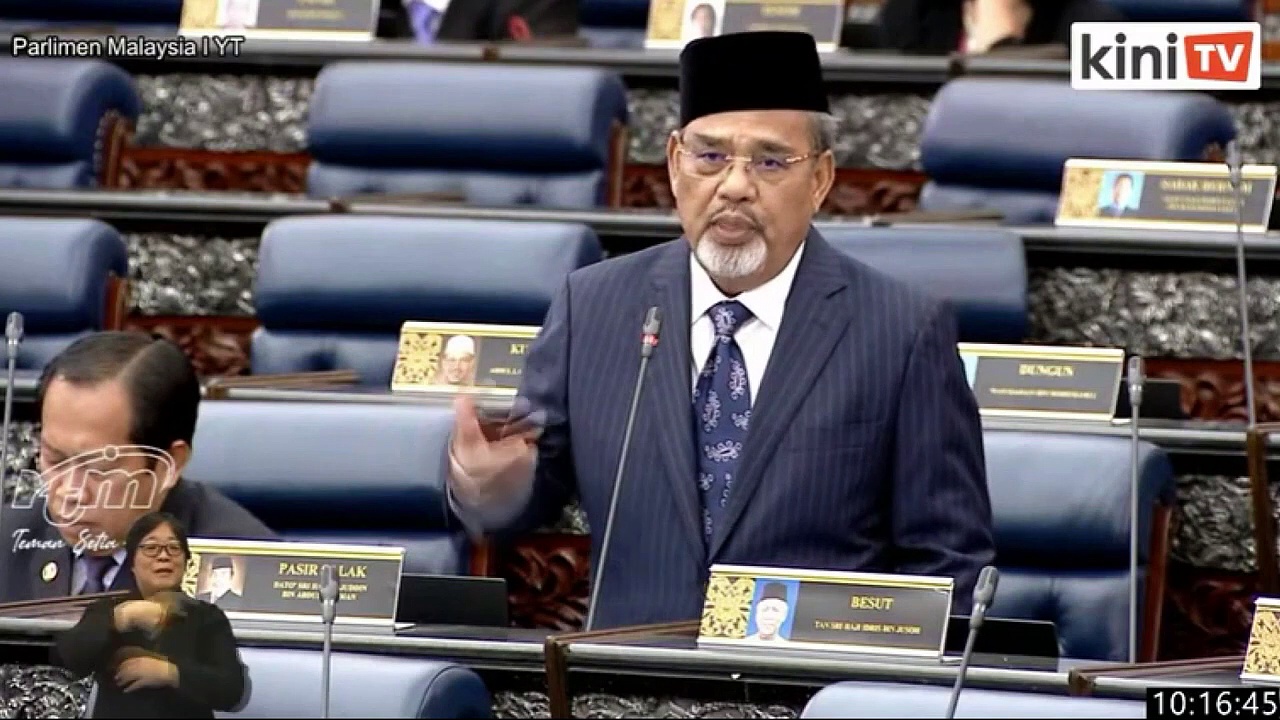 'Nak gantung, bagi mati' - Tajuddin insists he's still an Umno member