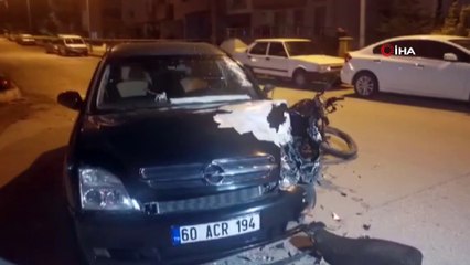 Motosikletteki arkadaşlar metrelerce havaya savruldu! Feci kaza kamerada