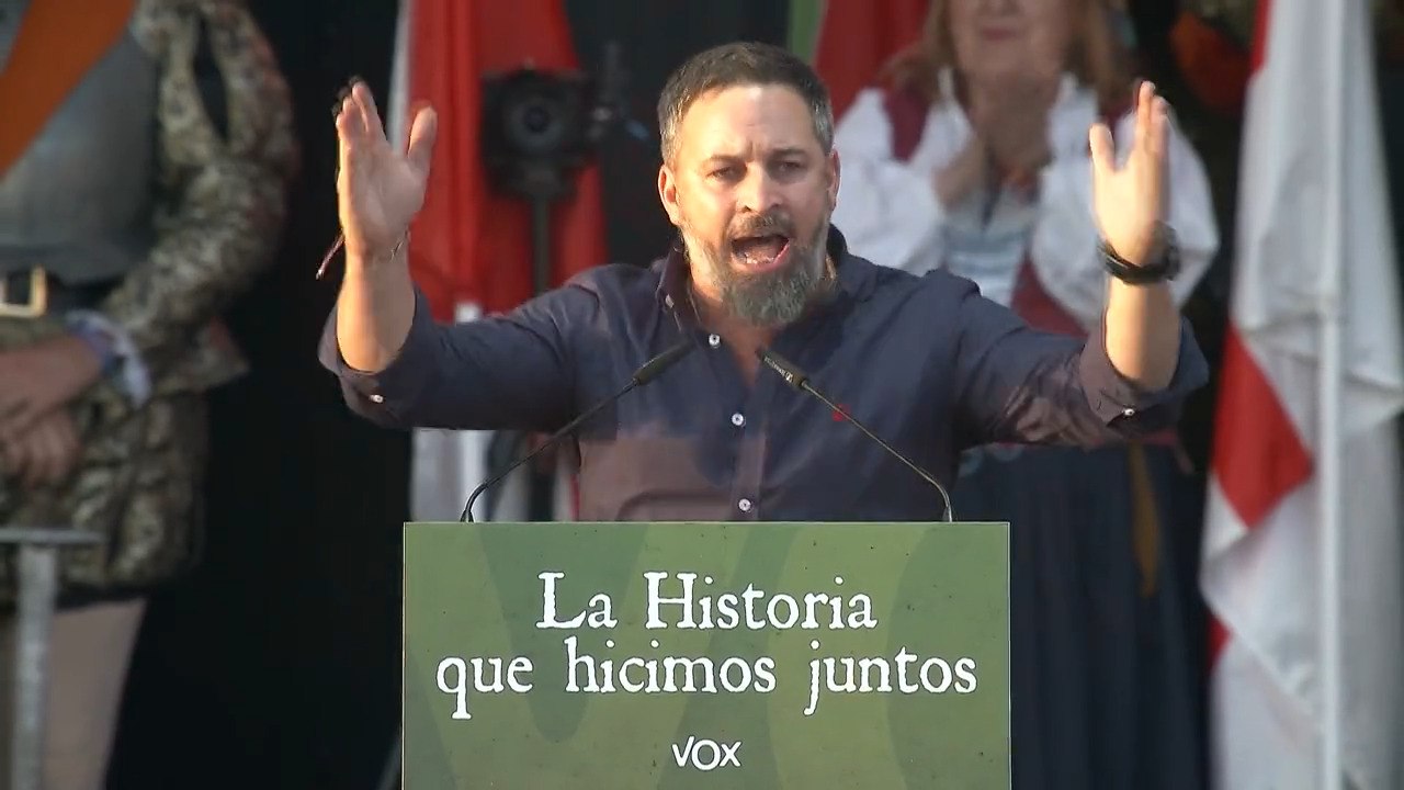 Abascal, a los histéricos que politizaron los berridos del colegio mayor: "¡Qué se vayan al carajo con sus debates falsarios!"