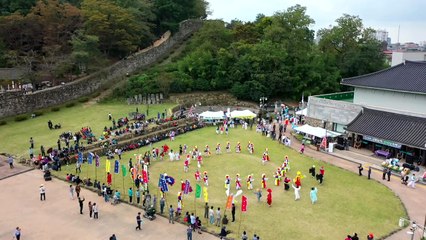 "성 밟으며 건강 기원해요"...가을 축제 '북적' / YTN