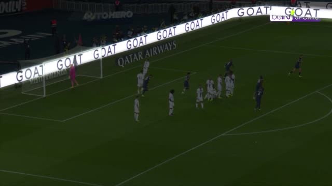 Zufall? Werbebande prophezeit Messi-Geniestreich