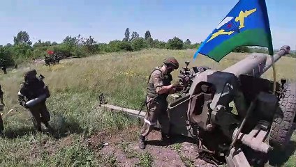 La artillería de las tropas aerotransportadas rusas impactó contra equipos militares