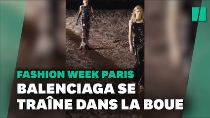 À la Fashion Week de Paris, le défilé Balenciaga a eu lieu dans la boue