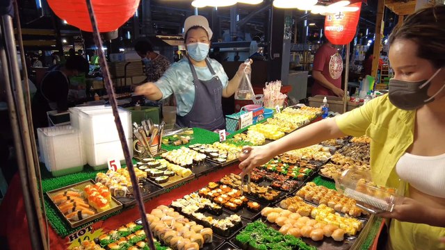 makanan jalanan Menajubkan di pasar malam Pattaya, makanan jalanan thailand pasar malam thepprasit