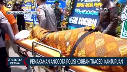 Pemakaman Anggota Polisi Korban Kerusuhandi Stadion Kanjuruhan