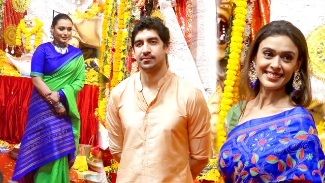 काजोल, रानी मुख़र्जी और सुमोना चक्रवर्ती सहित कई फनी फ़िल्मी हस्तिया हुई दुर्गा पूजा में शामिल