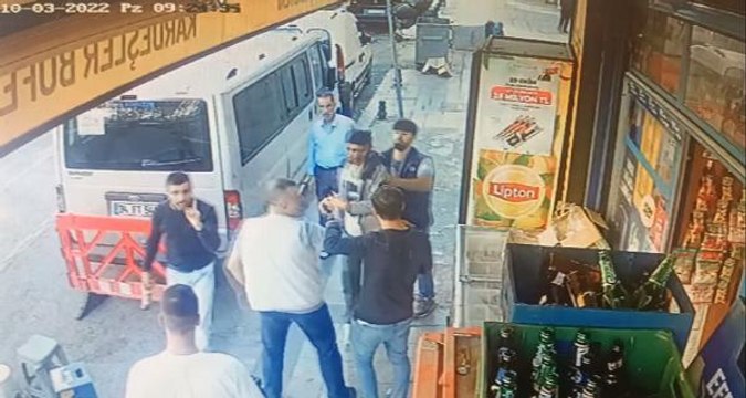 Son dakika haberleri... BEYOĞLU'NDA MARKETTEKİ SİLAHLI ÇATIŞMA KAMERADA