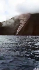 Trabocco lavico a Stromboli, spettacolare "cascata" lungo la Sciara del Fuoco VIDEO