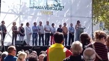 La presidenta de S'ha Acabat!, Júlia Calvet, lee un manifiesto