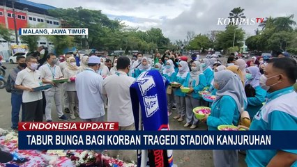 Nakes dari RS Wava Husada Gelar Aksi Tabur Bunga di Depan Patung Kepala Singa Stadion Kanjuruhan