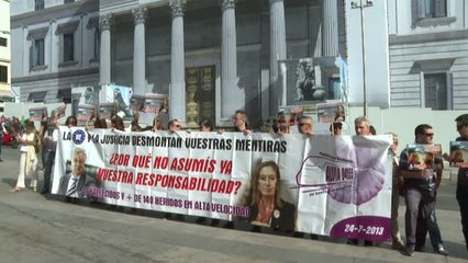 Las víctimas del Alvia vuelven a exigir frente al Congreso una investigación independiente