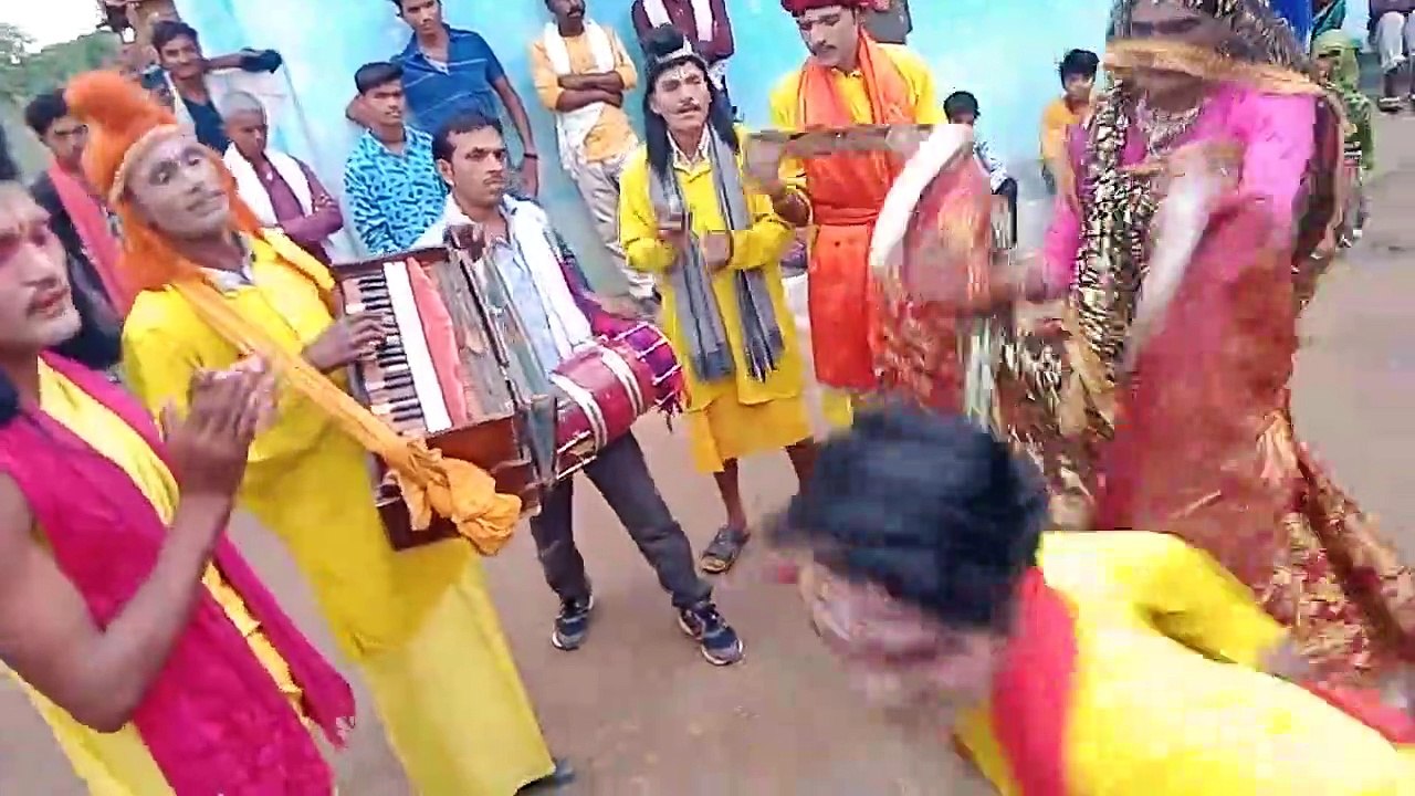 Bahrupiya Folk Dance of Bundelkhand (India) बुन्देलखण्ड (भारत) का लोक नृत्य बहरूपिया
