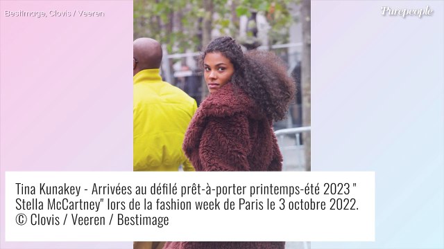 Bella Hadid dévoile sa poitrine au défilé Stella McCartney, devant Tina Kunakey et Carla Ginola bien au chaud