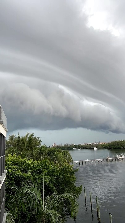 Timelapse of Hurricane Ian's First Band