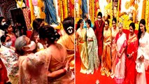Kajol ने Durga Puja में उतरवाया Jaya Bachchan का Mask,Kajol, Rani Mukherjee, Jaya Bachchan की Masti!