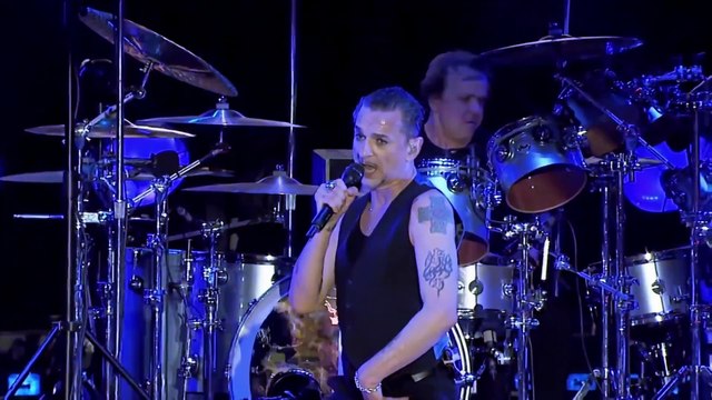 Depeche Mode chante Just Can't Get Enough en live