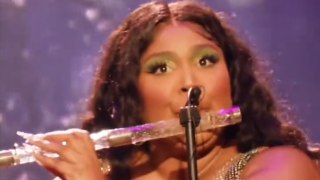 Lizzo Plays James Madison’s 200-Year-Old Flute To Arena Of Fans