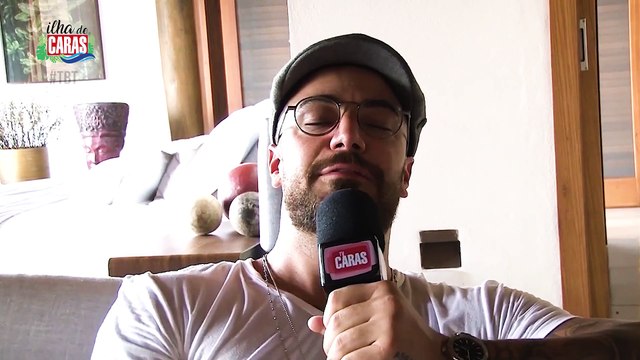 Felipe Tito fala sobre a vida de apresentador na Ilha de Caras