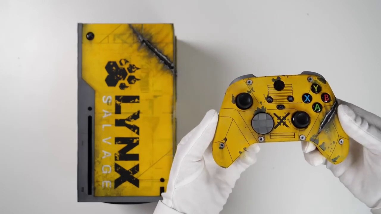 I didn't know this Xbox Series X exists... [Ultra Rare]